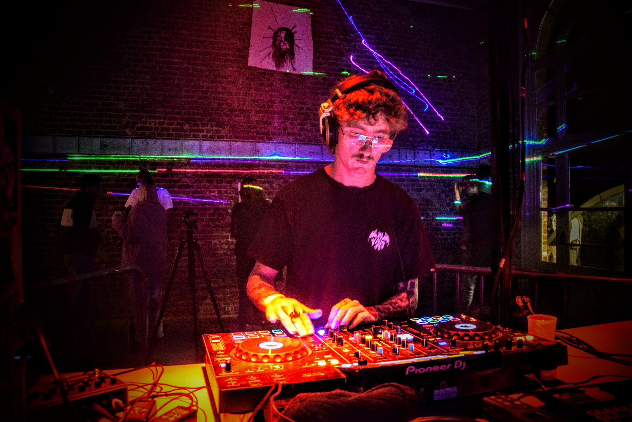 VoorbeeldfotoApe_BasslineRefugees01